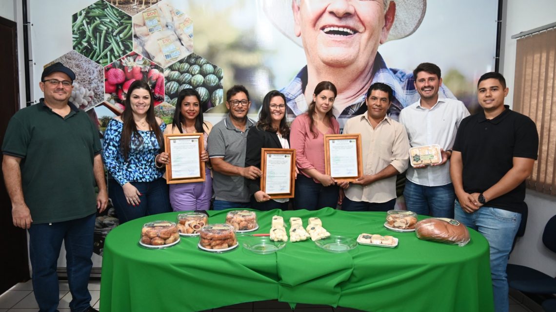 Secretaria de Agricultura entrega certificado que permite o comércio legal de produtos da agricultura familiar