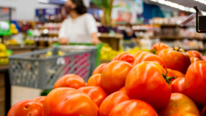 Novos ajustes no setor de alimentação dificultam ainda mais as compras em mercados