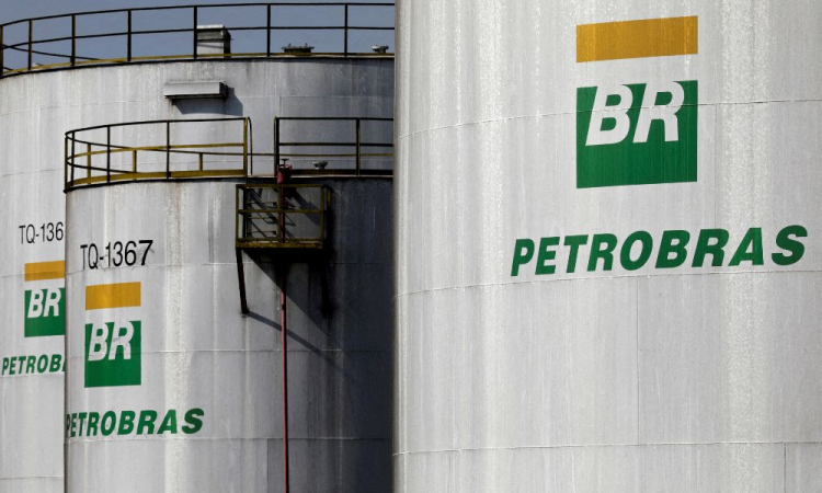 Petrobras reduz preço de venda da gasolina para as distribuidoras em 4,8%