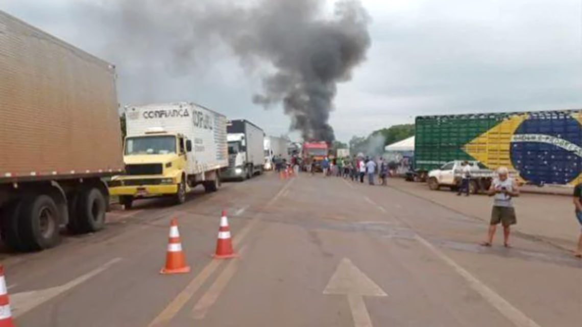 Rodovias federais têm 5 bloqueios e 13 interdições, afirma PRF