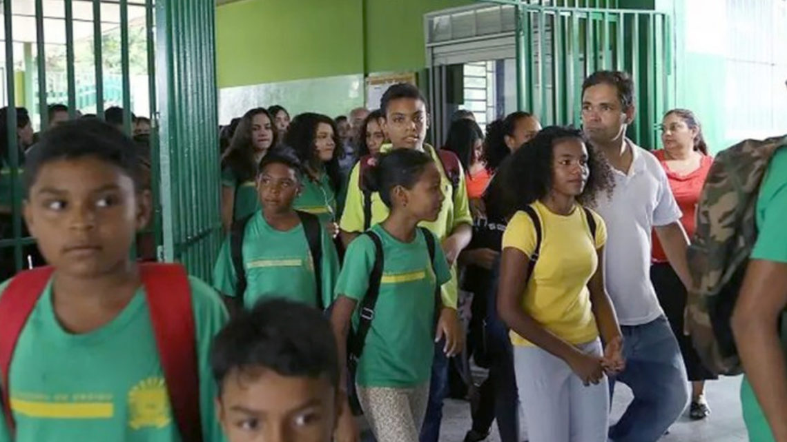 Ano letivo começa para 180 mil alunos em MS na rede estadual