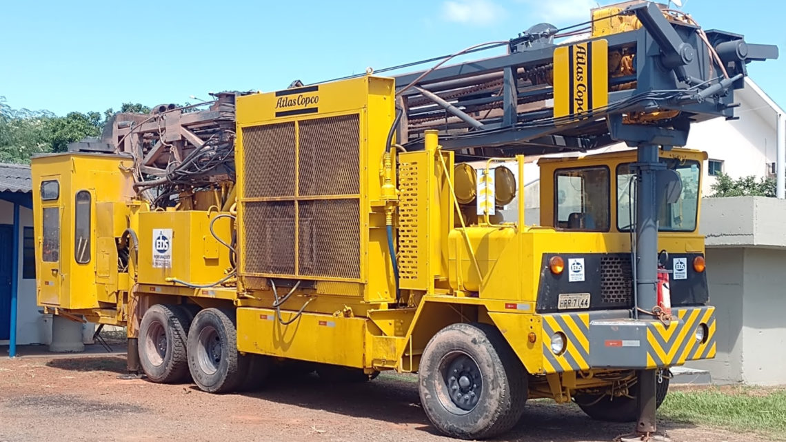 Caminhão perfuratriz de solo chegou à Mundo Novo e obra de superpoço no Copagril deve começar na próxima semana