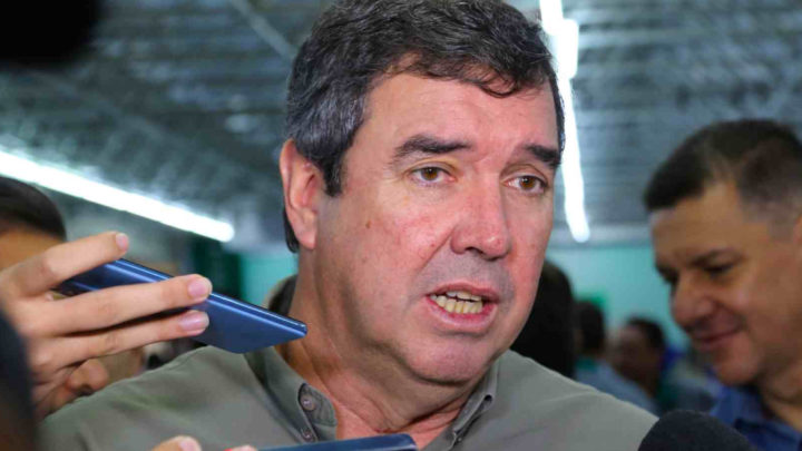 Servidores públicos de Mato Grosso do Sul terão reajuste pelo IPCA, promete Eduardo Riedel