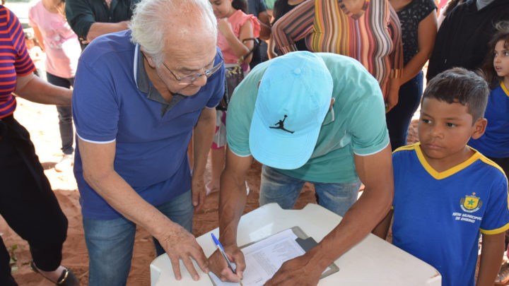 PREFEITURA DE IGUATEMI- MS FAZ A ENTREGA DA PRIMEIRA ETAPA DOS LOTES PARA AS FAMÍLIAS CONTEMPLADAS.