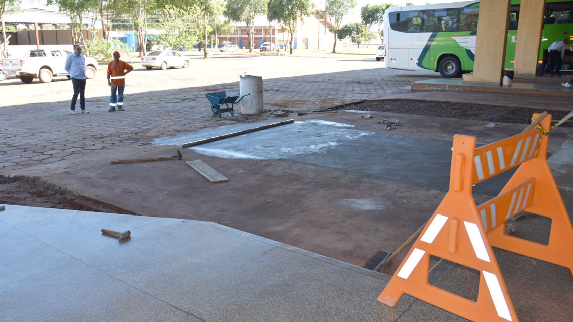 PREFEITURA DESTINA E REFORMA ESPAÇO PARA TAXISTAS E VEÍCULOS NO TERMINAL RODOVIÁRIO DE IGUATEMI.