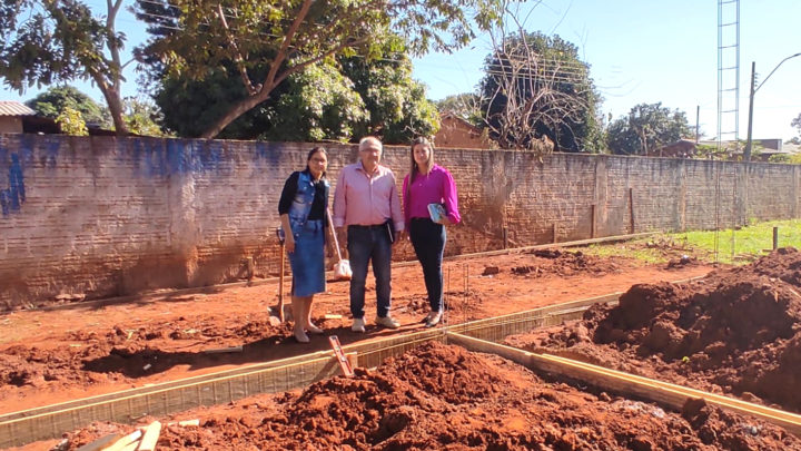 PREFEITO E SECRETÁRIA DE EDUCAÇÃO VISTORIAM OBRAS DE AMPLIAÇÃO DA ESCOLA CEMUR EM IGUATEMI- MS