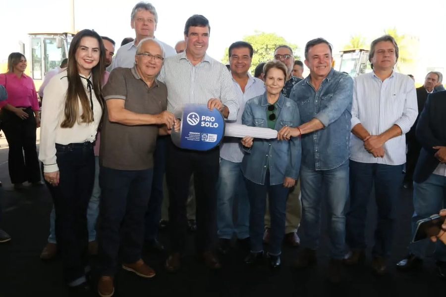 DR. LÍDIO CONQUISTA COM GOVERNO FEDERAL E ESTADUAL, NOVA MOTONIVELADORA PARA IGUATEMI