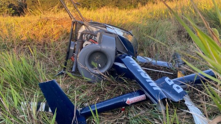 Naviraí – Helicóptero caí no Parque Estadual das Várzeas do Rio Ivinhema e pilotos são resgatados pela PMA