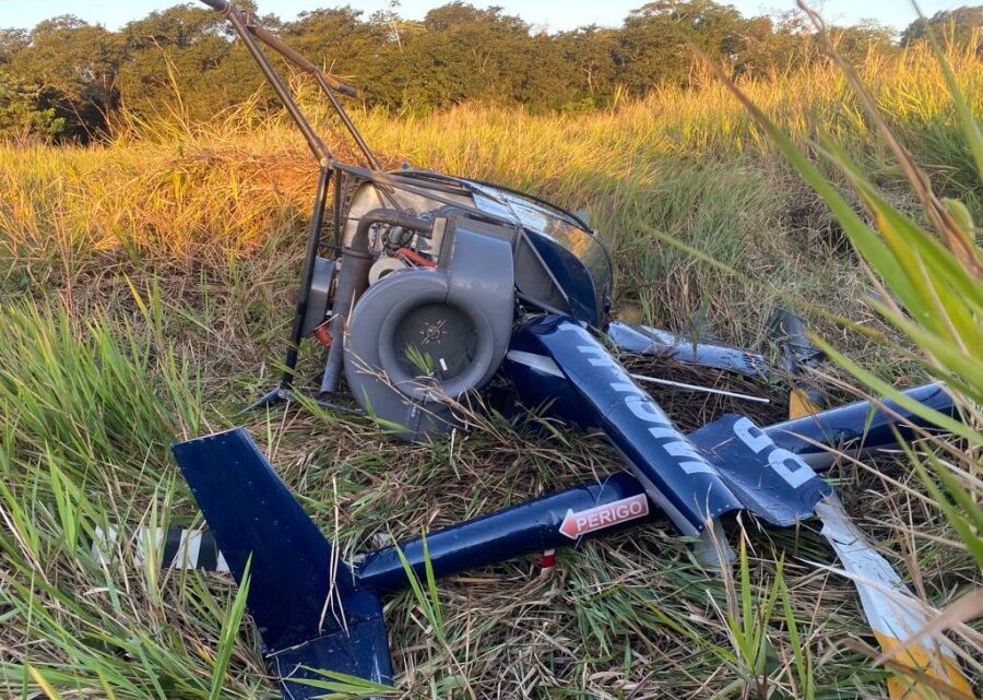 Naviraí – Helicóptero caí no Parque Estadual das Várzeas do Rio Ivinhema e pilotos são resgatados pela PMA