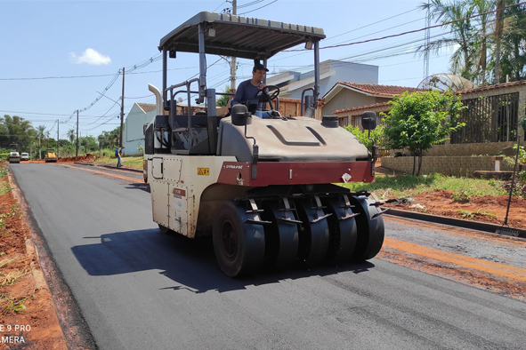 Programa Mais Asfalto completa dez quadras construídas com mão de obra própria em Mundo Novo