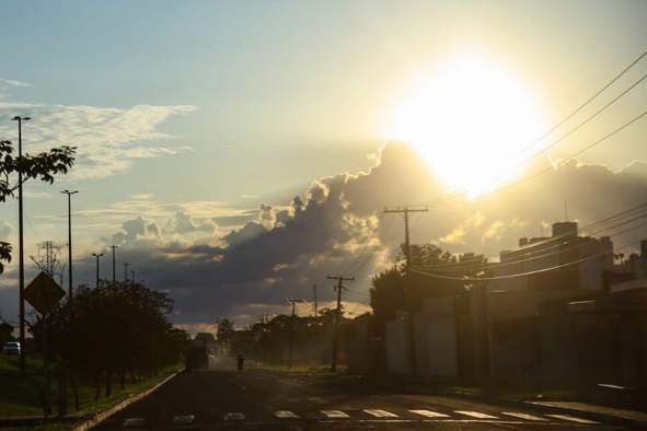 Calor passa dos 39°C em 11 cidades, mas frente fria deve derrubar temperaturas no domingo