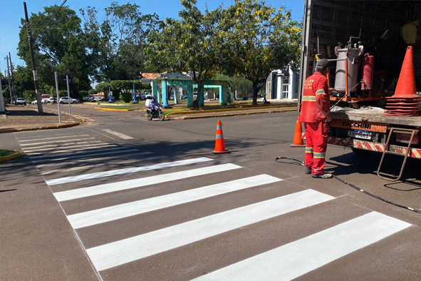 Sinalização de passagem de pedestres em avenidas de Mundo Novo ocorre até na próxima quinta-feira