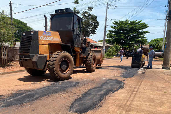 Infraestrutura de Mundo Novo utilizou mais de 20 toneladas de ‘massa’ em recuperação asfáltica no Bairro Itaipu