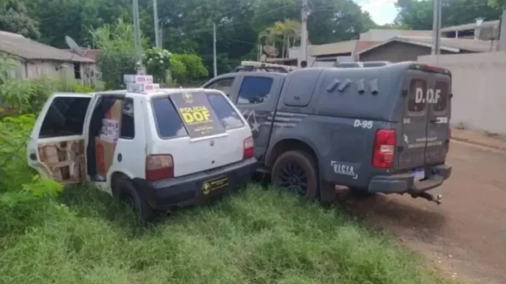 Carro é abandonado carregado com produtos contrabandeados