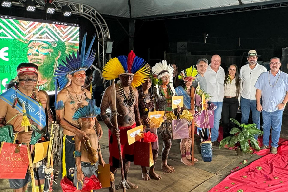 Desfile de Trajes Indígenas Celebra o Dia dos povos indígenas na Aldeia Porto Lindo de Japorã