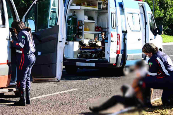 Motociclista fura bloqueio de tapa-buracos e atropela trabalhadores que faziam serviço emCampo Grande