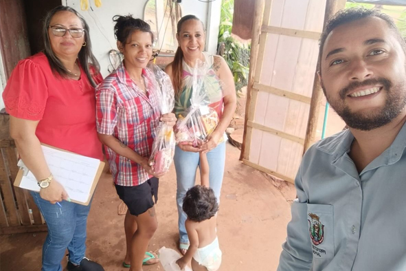 A Secretaria Municipal de Assistência Social, por meio do Programa Criança Feliz, distribuiu lembrancinhas de Páscoa para todas as famílias cadastradas no programa