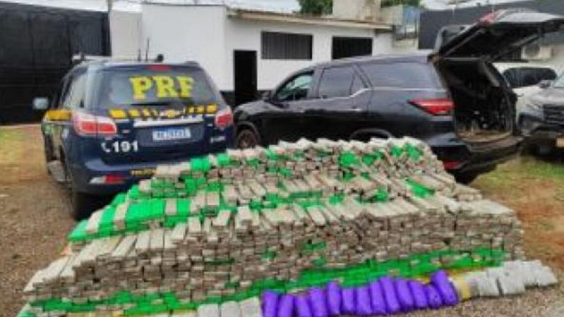 Itaquiraí – PRF apreende caminhonete carregada com quase 2 toneladas de maconha