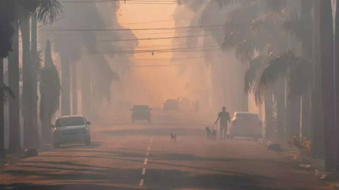 Com 1,2 mil focos de incêndio, moradores de Corumbá convivem há 13 dias com fumaça intensa