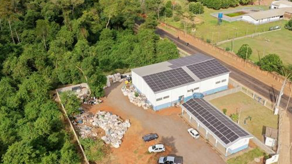 Mais de 300 placas solares foram instaladas em dois prédios públicos de Mundo Novo