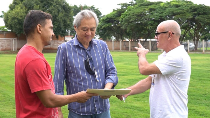 Mais uma empresa mundonovense vence licitação e novo campo de futebol suíço ganha iluminação