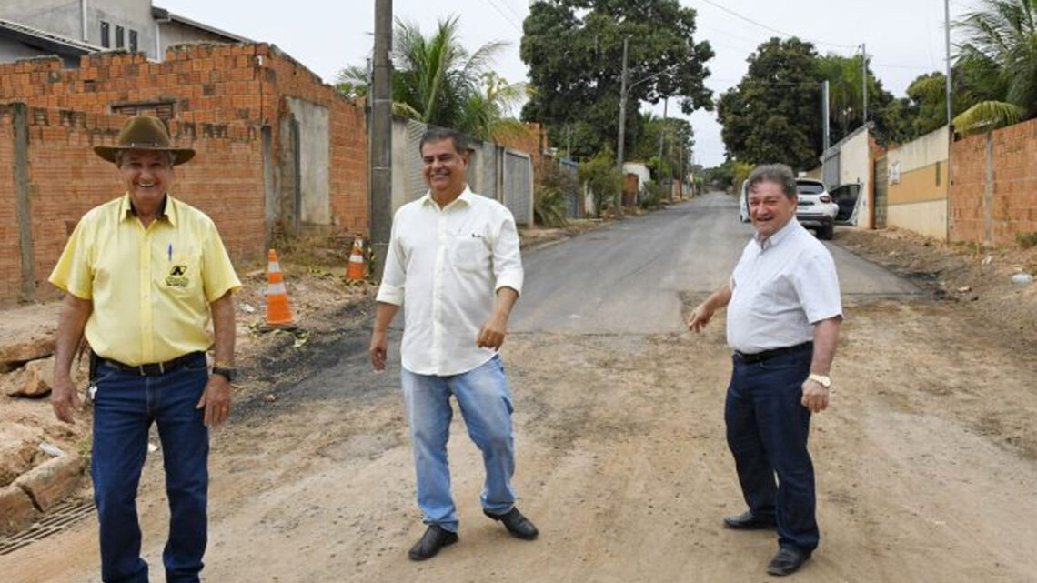 Senador Nelsinho Trad garante R$ 429 mil para obras de asfalto e drenagem em cidades do interior