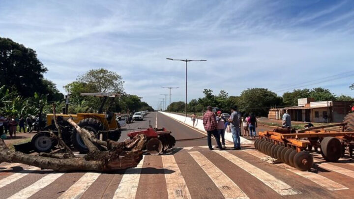 Por falta de água, indígenas fecham MS-156, entre Dourados e Itaporã