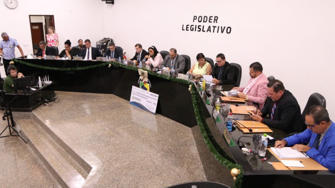 Câmara de Mundo Novo Encerra o Ano com Despedidas, Agradecimentos e Emoção