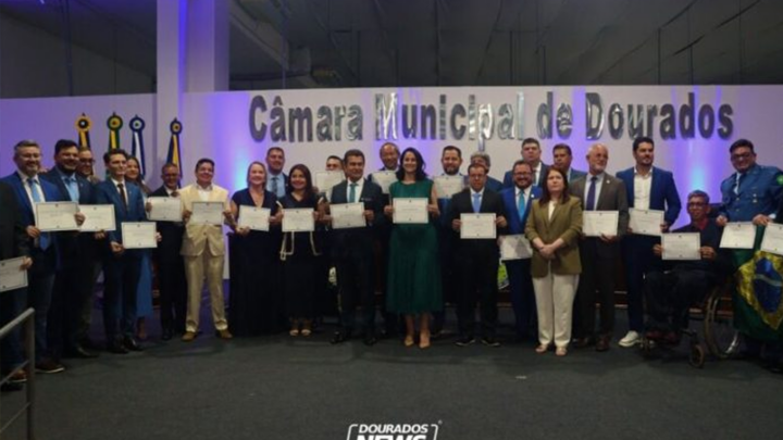 Diplomação lota Câmara e Marçal Filho diz que ‘primeira vontade’ é cuidar da saúde de Dourados