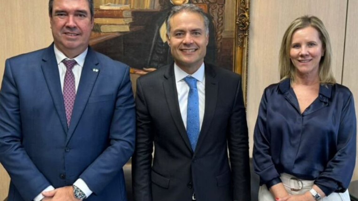 Eduardo Riedel se encontra com ministro Renan Filho para definir ajustes no leilão da Rota da Celulose