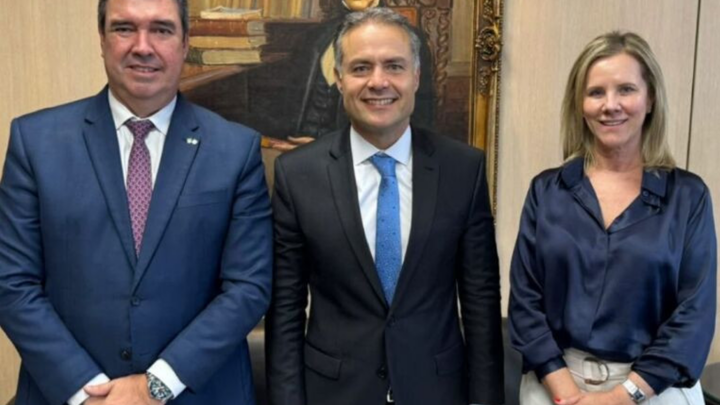 Eduardo Riedel se encontra com ministro Renan Filho para definir ajustes no leilão da Rota da Celulose