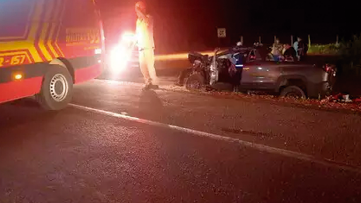 Passageira sem cinto de segurança morre em acidente entre picape e carreta… veja mais em https://www.campograndenews.com.br/cidades/interior/passageira-sem-cinto-de-seguranca-morre-em-acidente-entre-picape-e-carreta