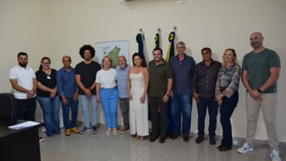 Prefeito Lídio Ledesma se reúne com novos e antigos secretários do Paço Municipal