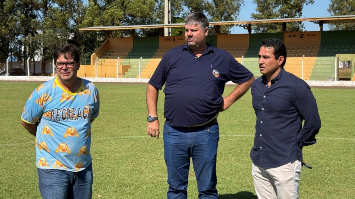 Prefeito Rodrigo vistoria o Virotão e determina melhorias no estádio para jogos do Estadual
