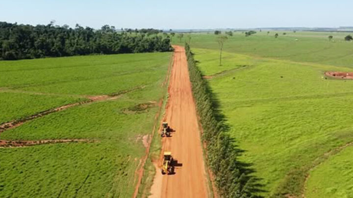 Infraestrutura não para: máquinas estão atuando na estrada que liga Linha Turquino ao Distrito Morumbi