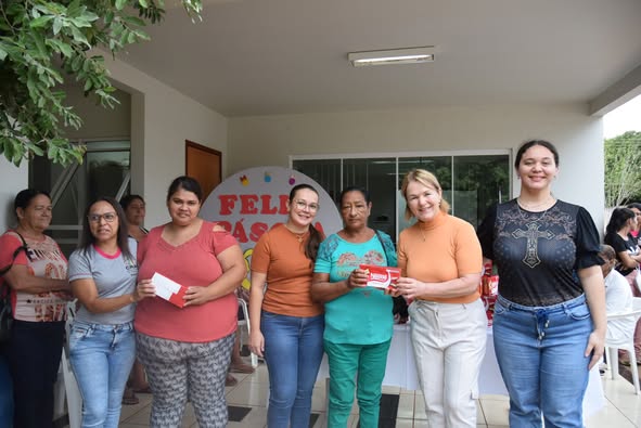 ASSISTÊNCIA SOCIAL DE IGUATEMI ENTREGA CAIXAS DE CHOCOLATES PARA AS FAMÍLIAS DO PAIF, EM COMEMORAÇÃO DA PASCOA.