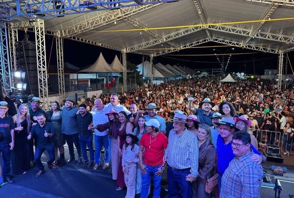 Abertura oficial da 4ª Expo Japorã AgriShow é marcada por presença de lideranças políticas e show de Munhoz e Mariano
