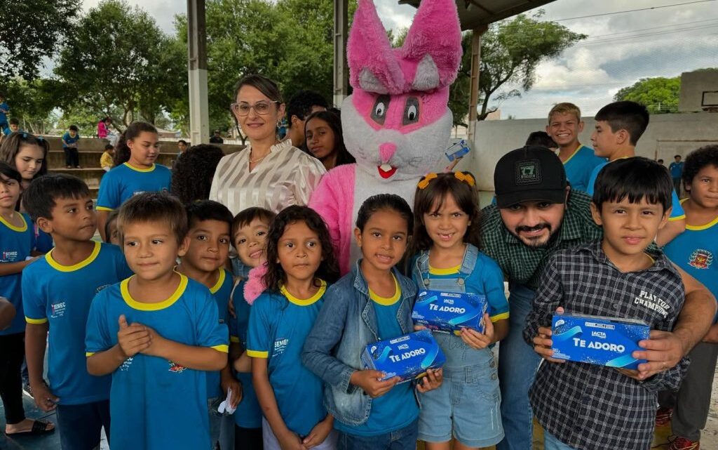 Prefeitura de Tacuru entrega caixas de chocolate para 1.880 alunos