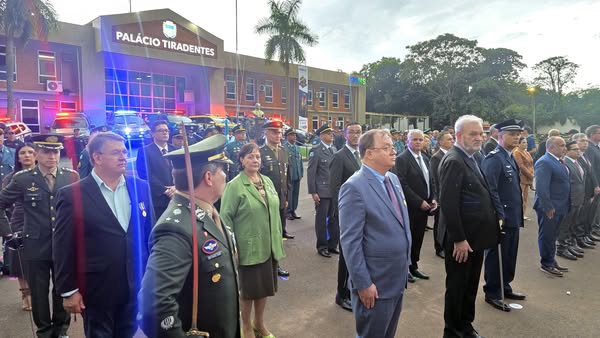 Prefeita de Mundo Novo, Rosária Lucca Andrade, recebe a Medalha Tiradentes da Polícia Militar de MS