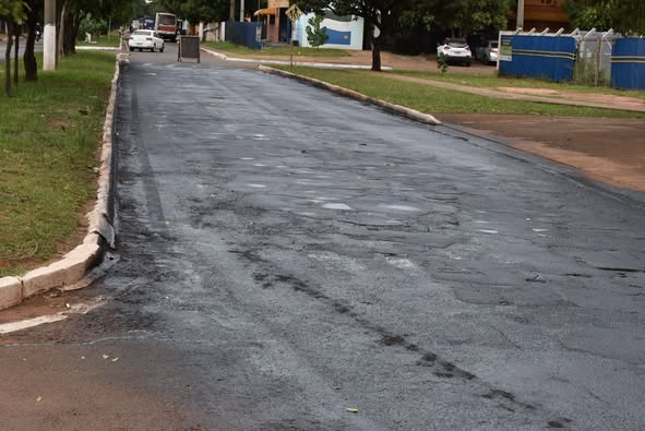 PREFEITURA DE IGUATEMI SEGUE COM O CRONOGRAMA DE OBRAS E MELHORIAS DAS VIAS PÚBLICAS, E A AV. FRANCISCO FERNANDES FILHO É A PRÓXIMA CONTEMPLADA.
