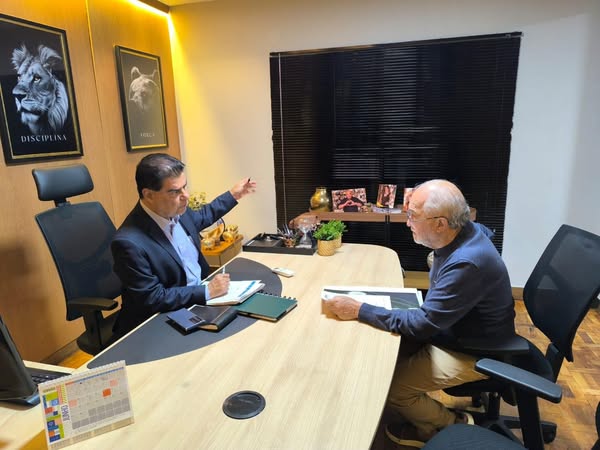 PREFEITO DR. LÍDIO LEDESMA APRESENTA PROJETO DE REFORMA DO ESTÁDIO MUNICIPAL AO SENADOR NELSINHO TRAD E CONFIRMA LIBERAÇÃO DE R$ 500 MIL PARA ILUMINAÇÃO PÚBLICA