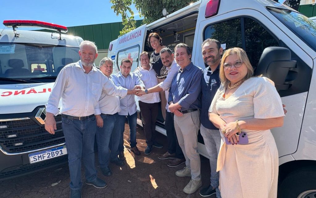 Geraldo Resende entrega ambulância para Mundo Novo