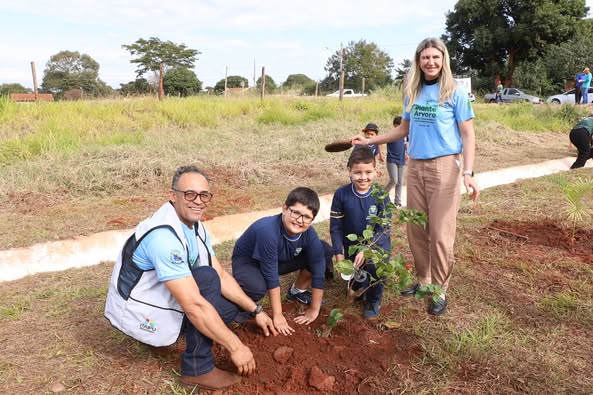 Semana do Meio Ambiente tem início com plantio de mudas e participação das crianças em Eldorado