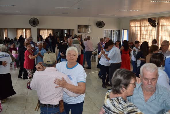 CONFRATERNIZAÇÃO REUNIU GRUPO DA MELHOR IDADE DE IGUATEMI E DA CIDADE DE TACURÚ, NO CONVIVER “LÍRIOS DO VALE”