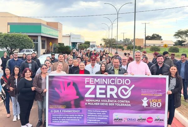 Passeata de Conscientização sobre o Feminicídio mobiliza servidores e percorre a Avenida de Japorã