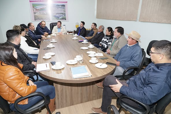 Governo de Mundo Novo realiza reunião de planejamento e contenção de gastos com secretariado