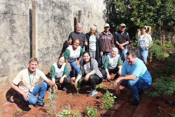 Curso de Cultivo de Plantas Medicinais, Aromáticas e Condimentares acontece com aulas práticas no Horto Municipal