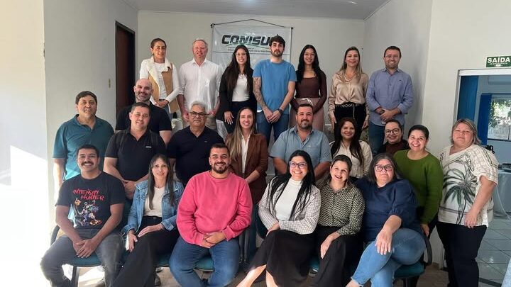 SECRETÁRIOS DE SAÚDE DOS MUNICÍPIOS QUE FAZEM PARTE DO CONSÓRCIO CONISUL, PARTICIPARAM DE REUNIÃO EM IGUATEMI.