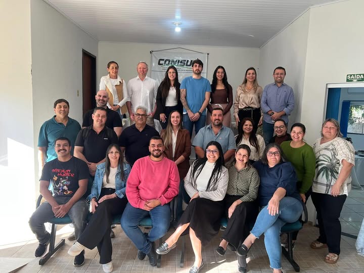 SECRETÁRIOS DE SAÚDE DOS MUNICÍPIOS QUE FAZEM PARTE DO CONSÓRCIO CONISUL, PARTICIPARAM DE REUNIÃO EM IGUATEMI.