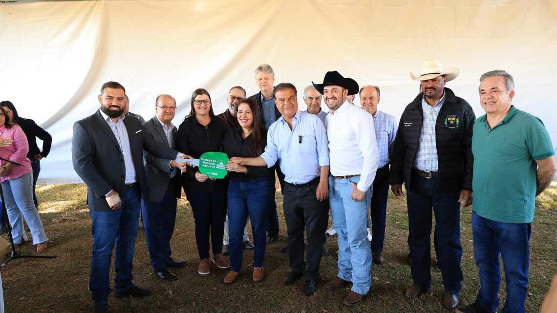 Eldorado é contemplado com trator pelo PROMAQ